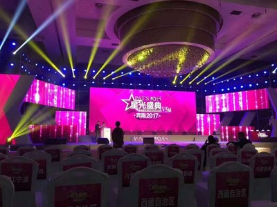 舞台设备租赁安装一站式指南 LED高清大屏、线阵音响与灯光系统